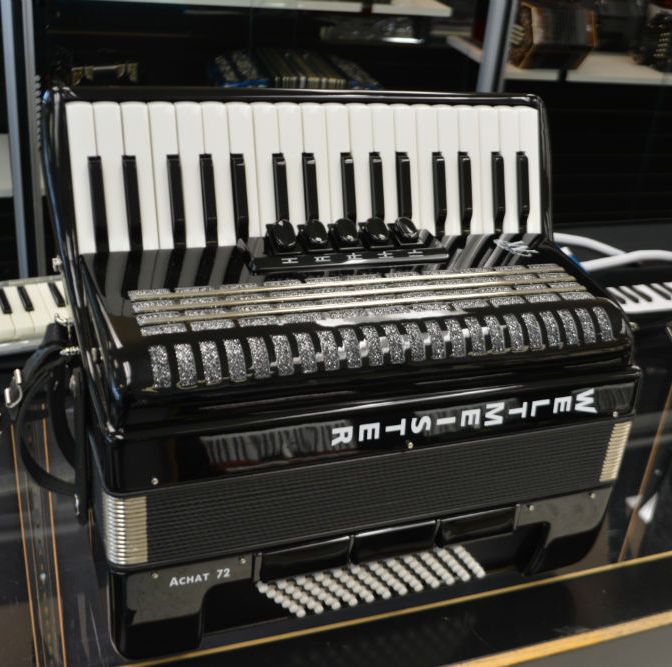 WELTMEISTER ACHAT 72 BASS PIANO ACCORDION Black