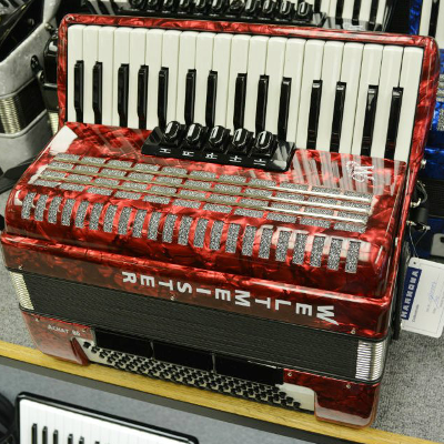 Weltmeister Achat Piano Accordion 80 Bass Red
