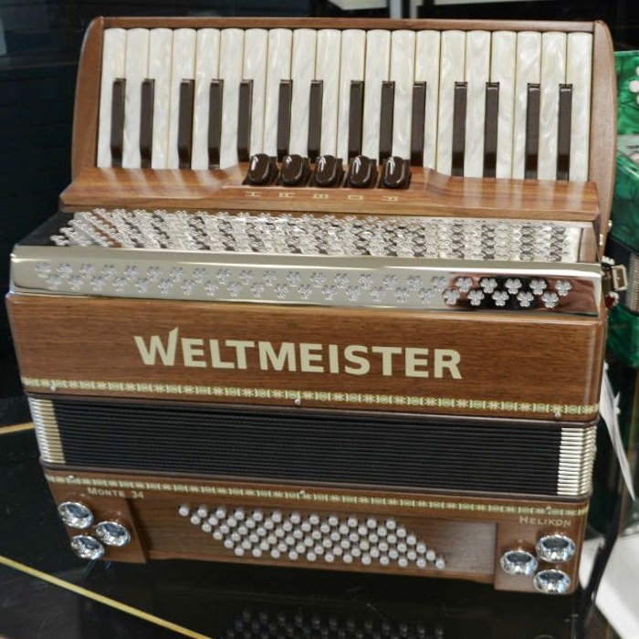 Weltmeister Monte 72 Bass with Helickon