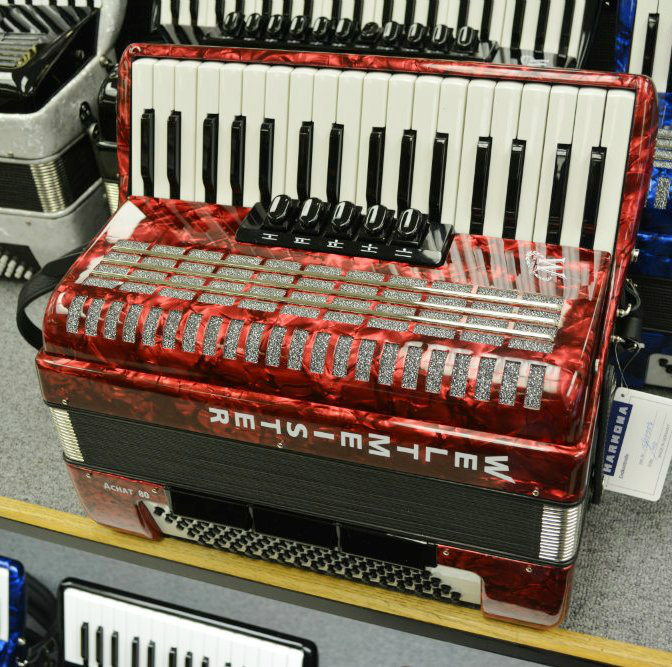 Weltmeister Achat Piano Accordion 80 Bass Red