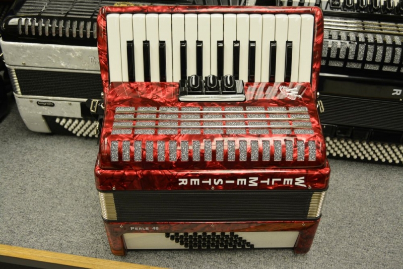 Weltmeister Pearl Piano Accordion 48 Bass Red