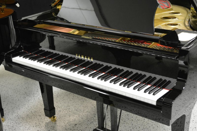 Yamaha C3 Grand Piano - Ebony Polish (used)