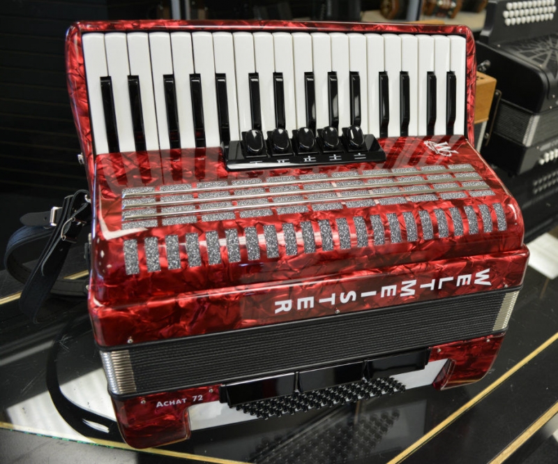 Weltmeister Achat Piano Accordion 72 Bass Red Polish