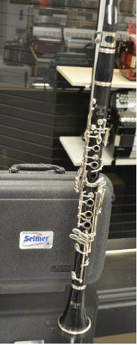 Selmer Clarinet Bb w/ Case and Rubber Mouthpiece