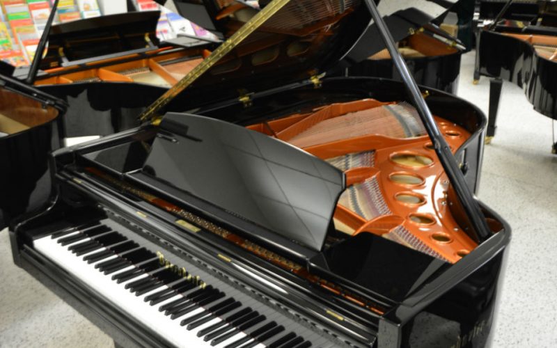 BOSENDORFER 190 GRAND PIANO - Made in Austria 6'3 - Like new Condition