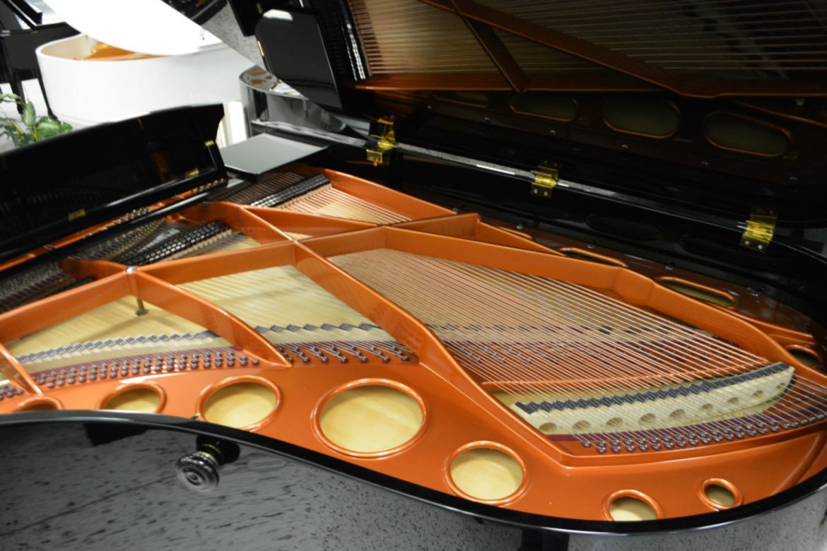 BOSENDORFER 190 GRAND PIANO - Made in Austria 6'3 - Like new Condition