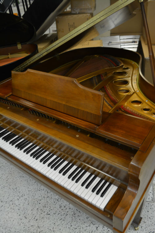 Kimball Grand Piano 5'8 Walnut Satin
