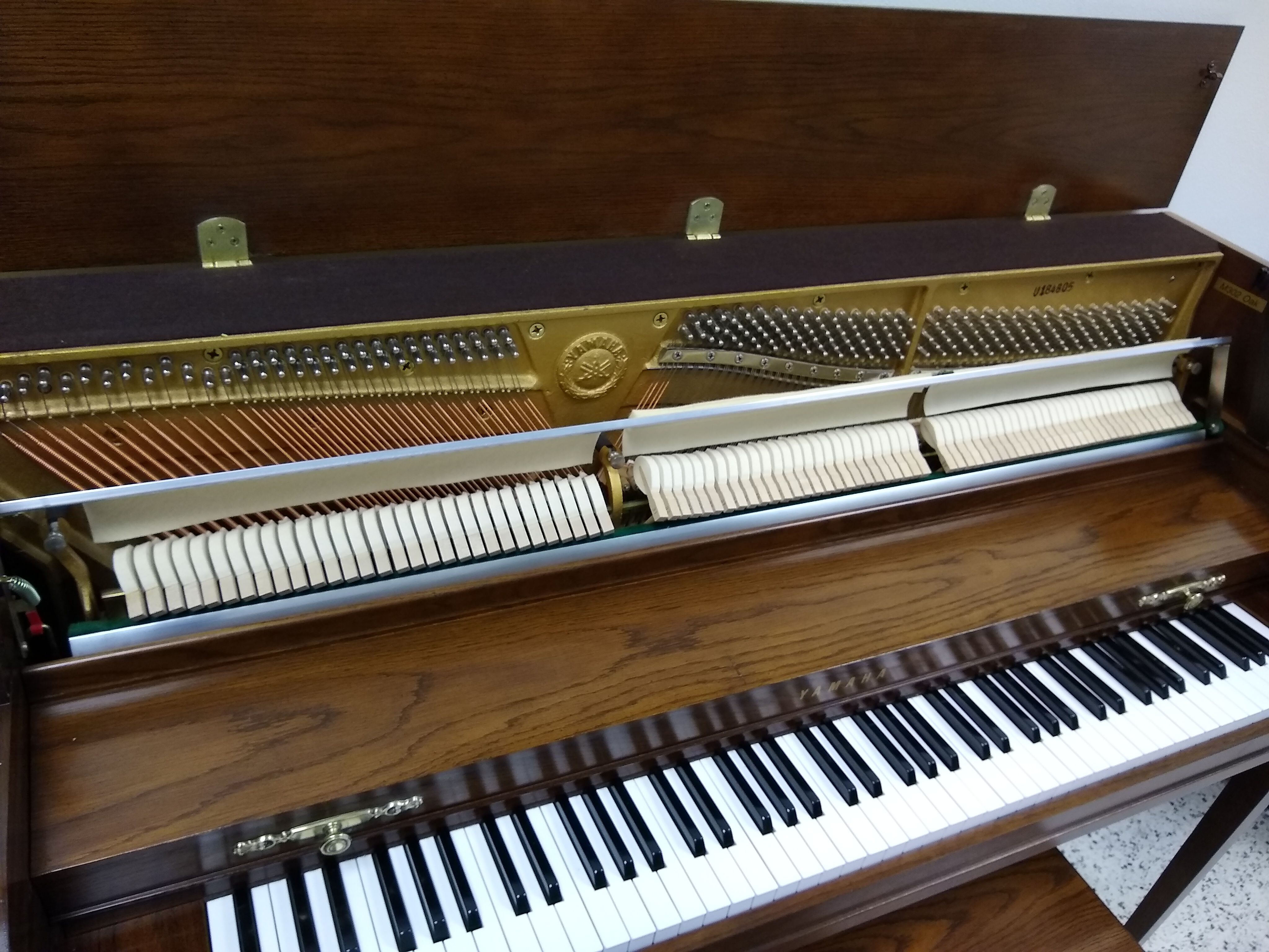 Yamaha Console Piano LTD Deluze Burnished Walnut