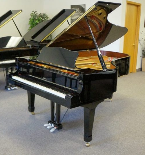 Yamaha C7 GRAND PIANO