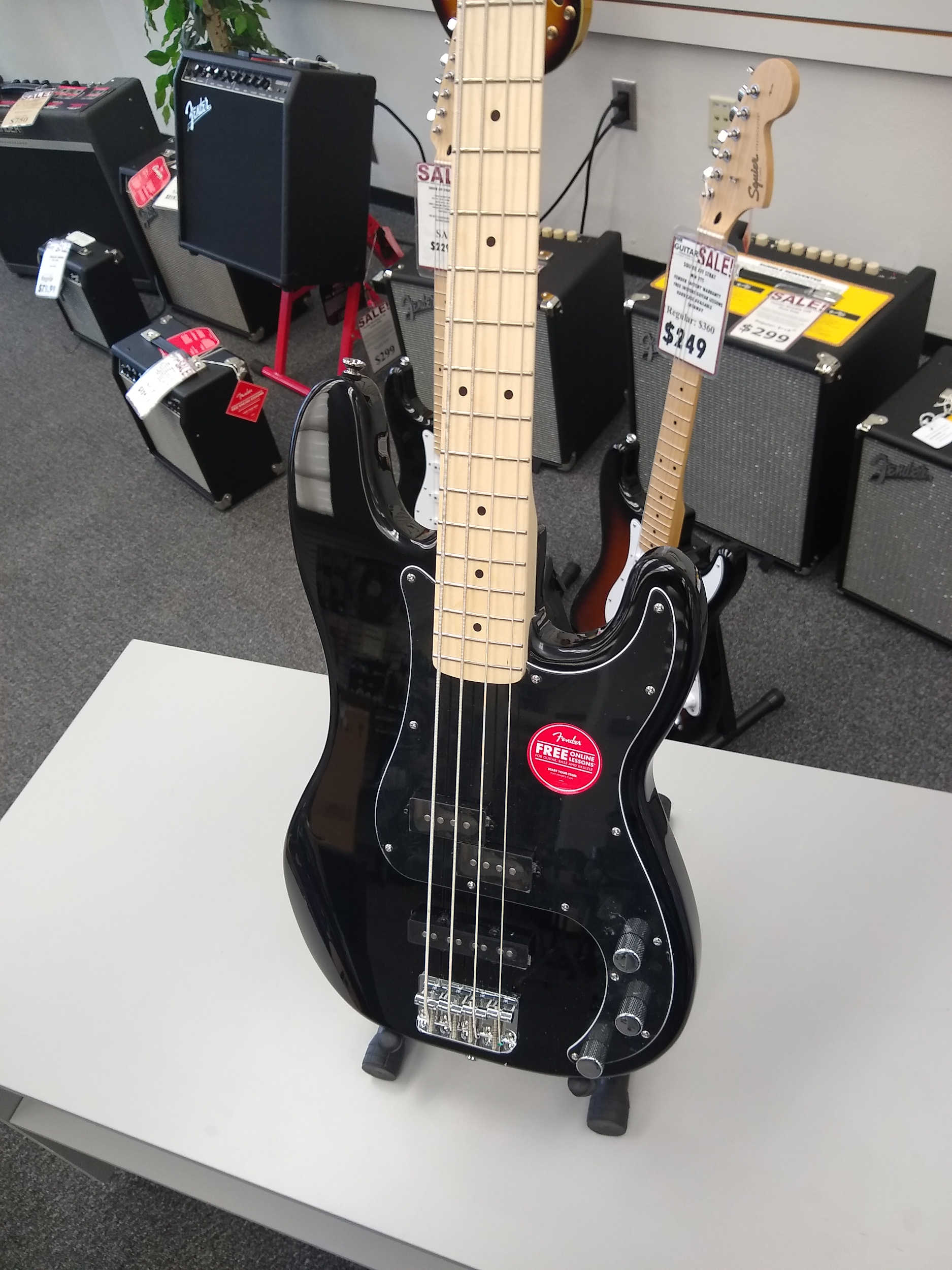 Squier Affinity Series Precision Bass, Maple Fingerboard, Black