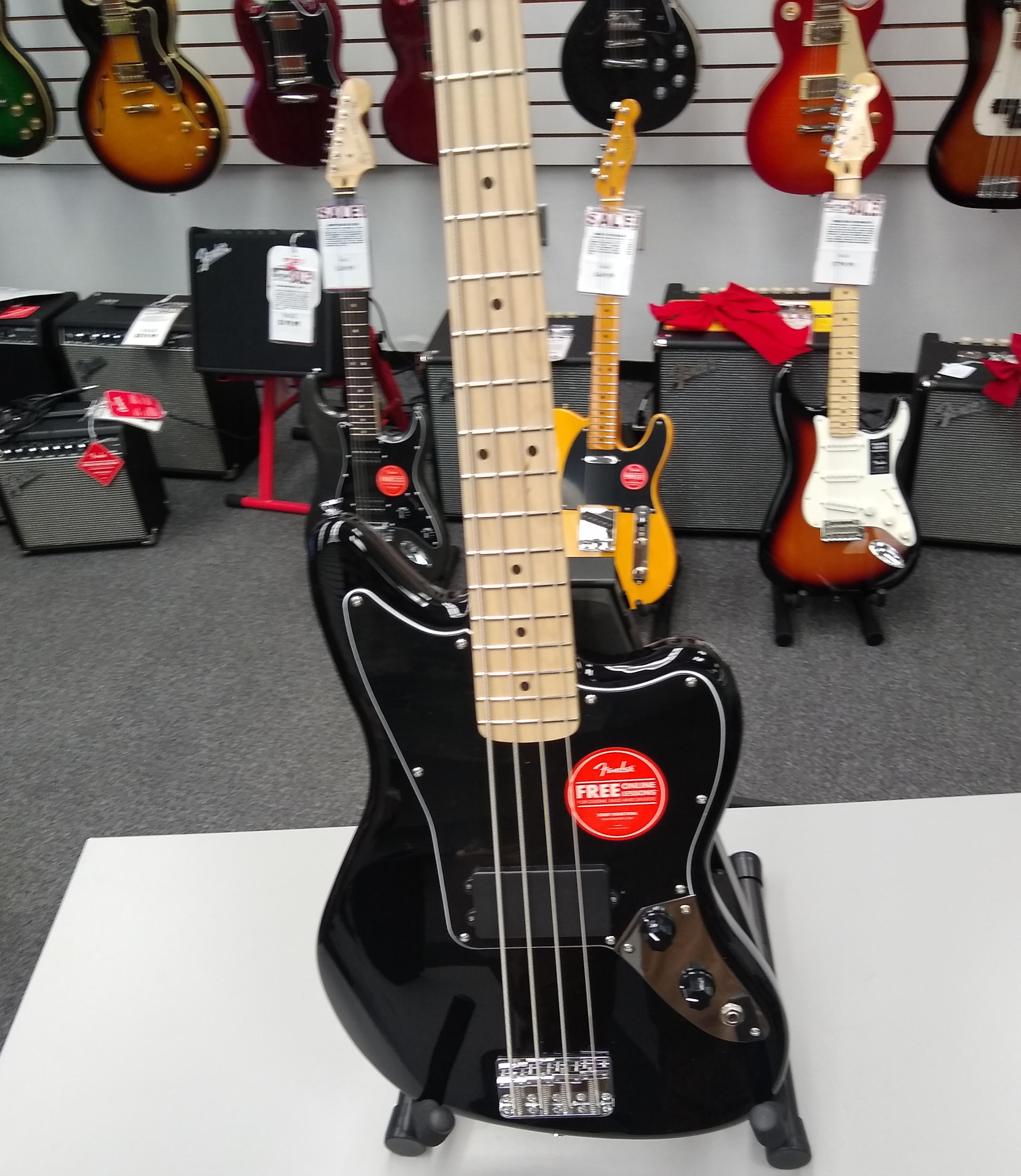 Squier Affinity Series Jaguar Bass H - Black with Maple Fingerboard