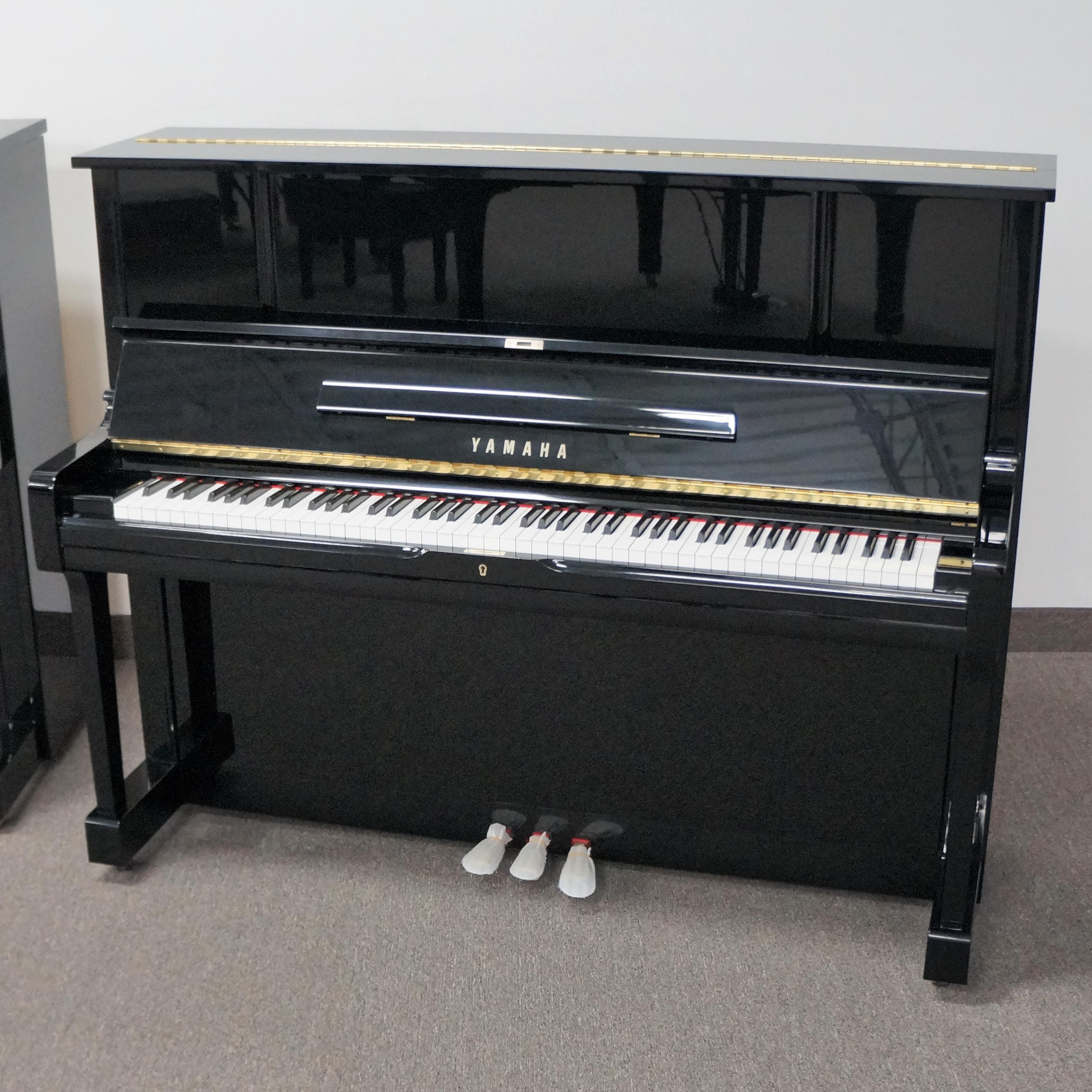 Yamaha UX1 Professional Upright Piano - 48” Black Polish