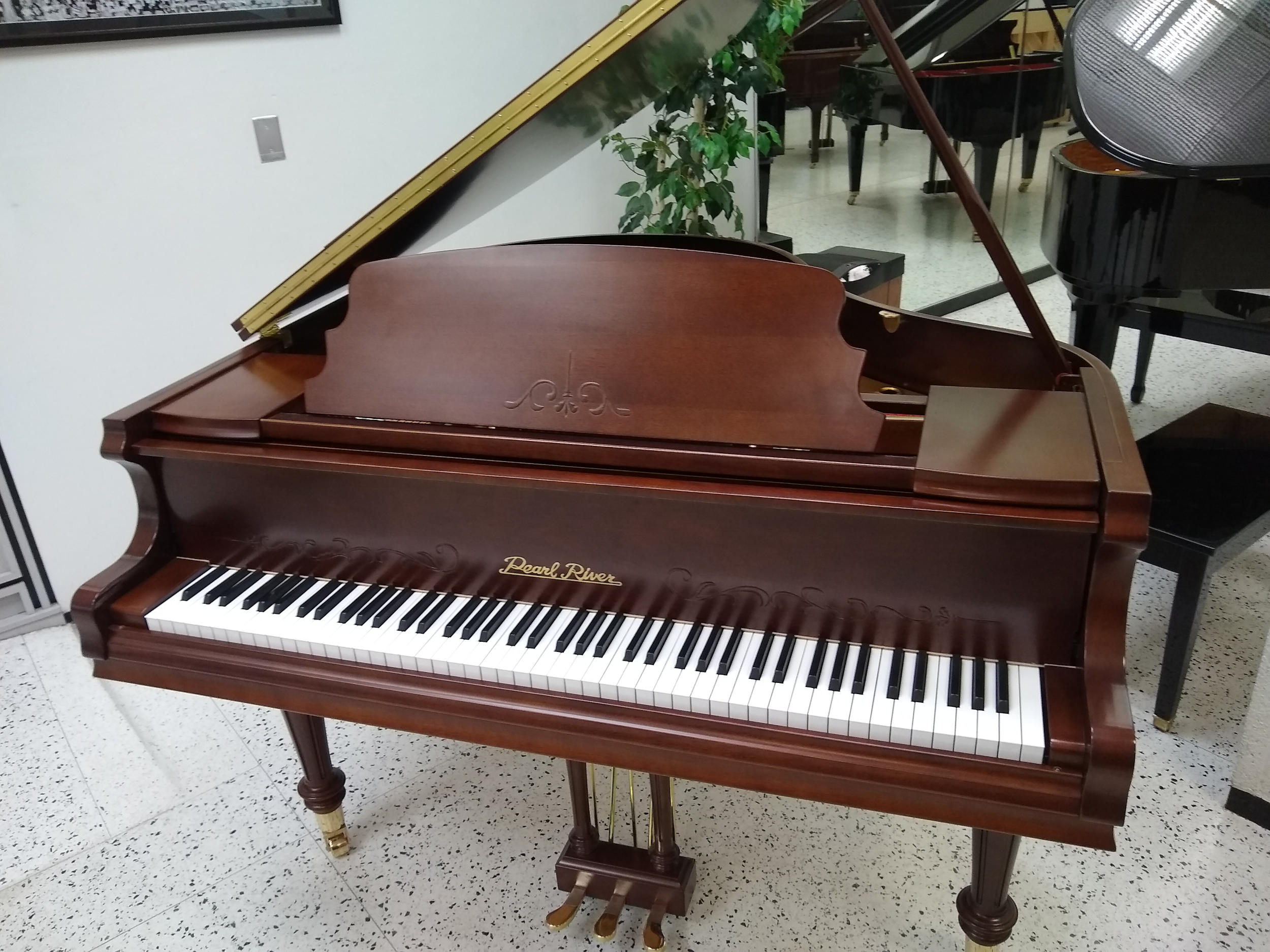 Pearl River Baby Grand Piano Louis Special Edition