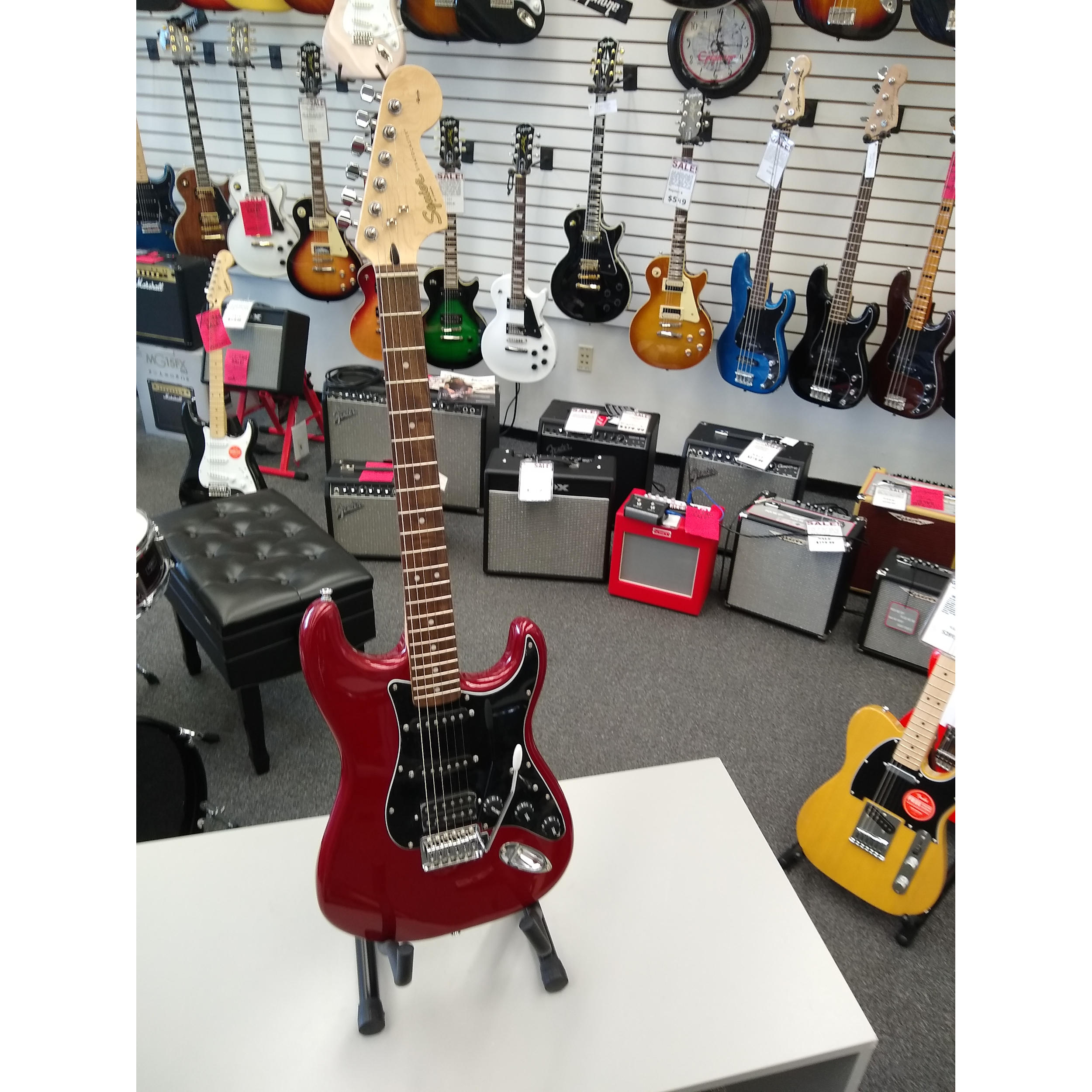 Squier Affinity Strat Candy Apple Red HSS